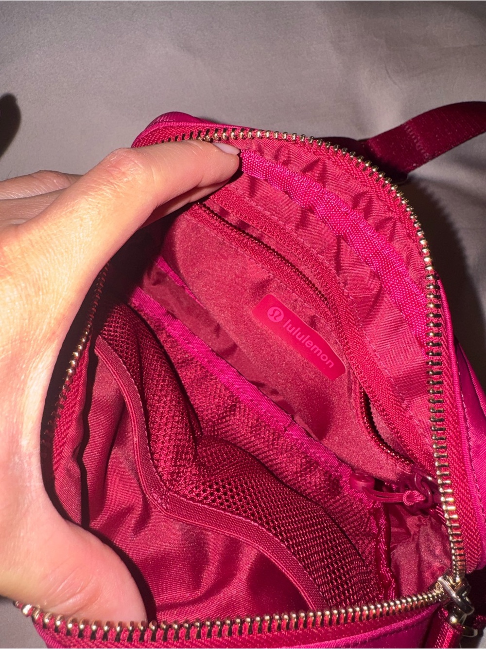 lululemon athletica Everywhere Crossbody Bag Metal Hardware Berry Rumble/GOLD - Picture 8 of 16